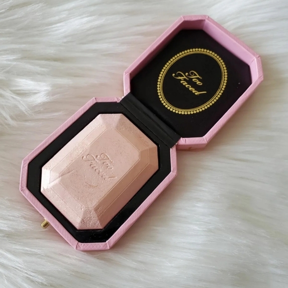 Too faced diamond highlighter - Picture 2 of 5
